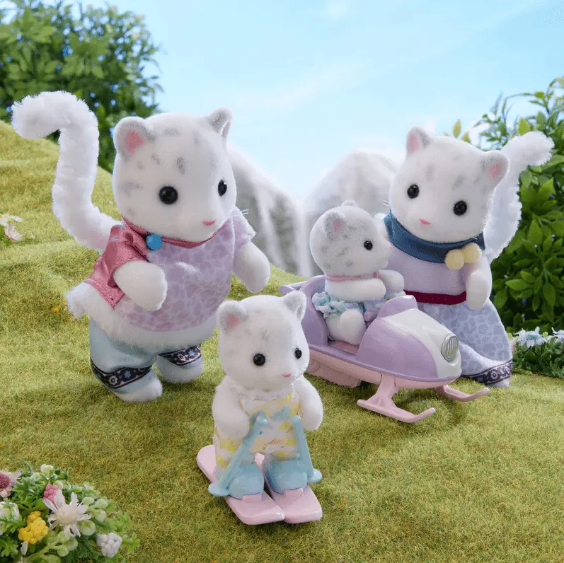Sylvanian Families Snow Leopard Family Toy Playset for Ages 3 and Up